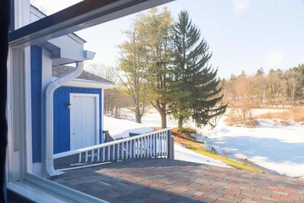 Gorgeous Poconos Springtime By The Lake! Henryville المظهر الخارجي الصورة