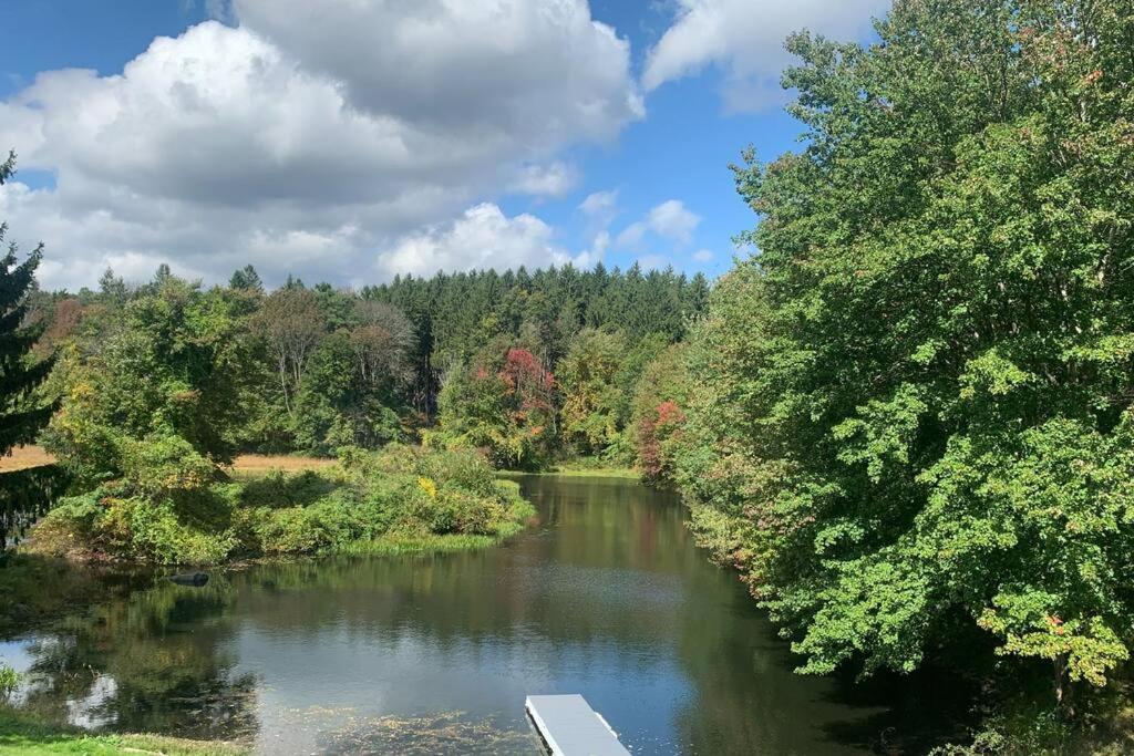Gorgeous Poconos Springtime By The Lake! Henryville المظهر الخارجي الصورة